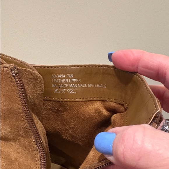 Bella Vita Elka Suede Ankle Booties Size 7.5 N - Picture 11 of 13